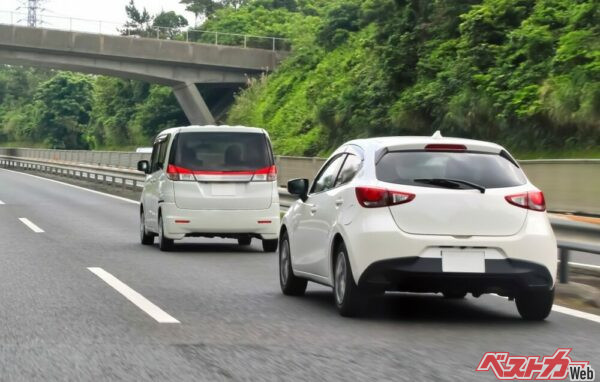 🚨堵车狂魔：高速路上为啥有人霸占超车道？