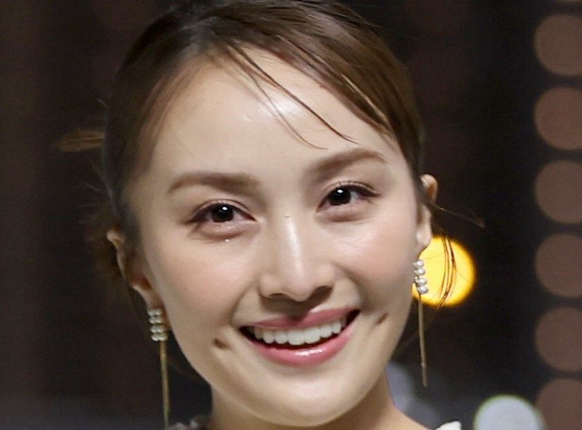 ✨百田夏菜子&朝日奈央：迪士尼“伪装”情侣照，太甜了！💖