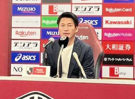 💔 神户主帅含泪闪退！赛季终结，球迷心碎！