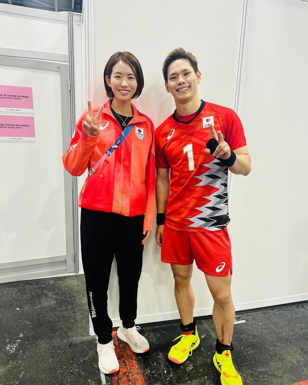 🏐排球女神闪婚！甜蜜“小肚腩”照爆火，网友：羡慕哭了！
