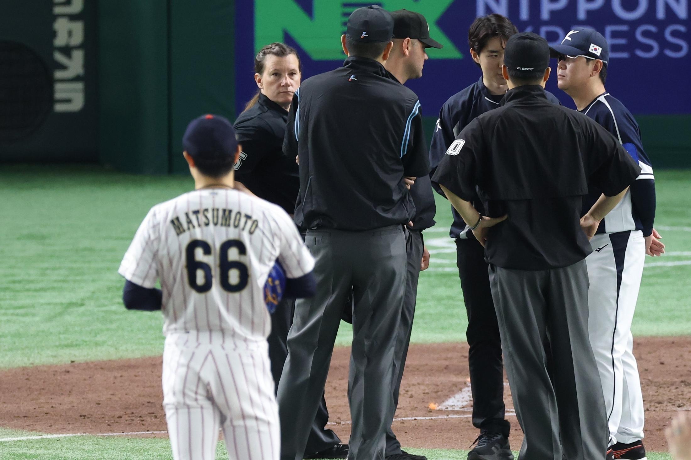 ⚾️争议判罚！韩国：内野安打被“偷”，球还砸了屋顶！