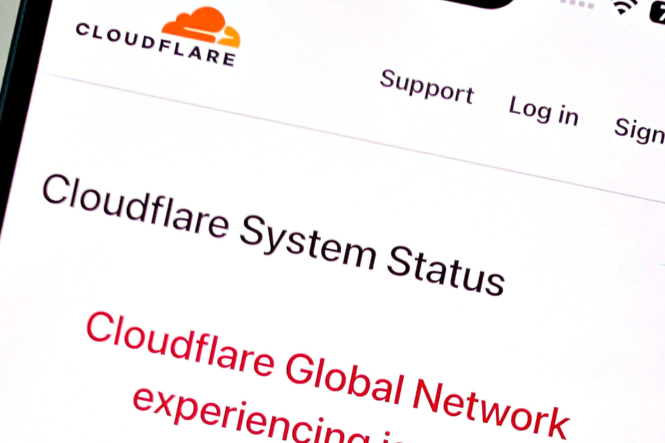 💥Cloudflare崩了！网速瞬间变龟速？