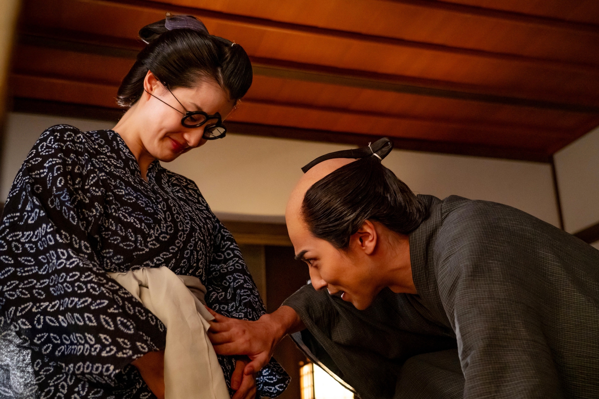 😱 江户时代的惊魂一刻：产后7天禁锢，助产士竟要“处理”？！