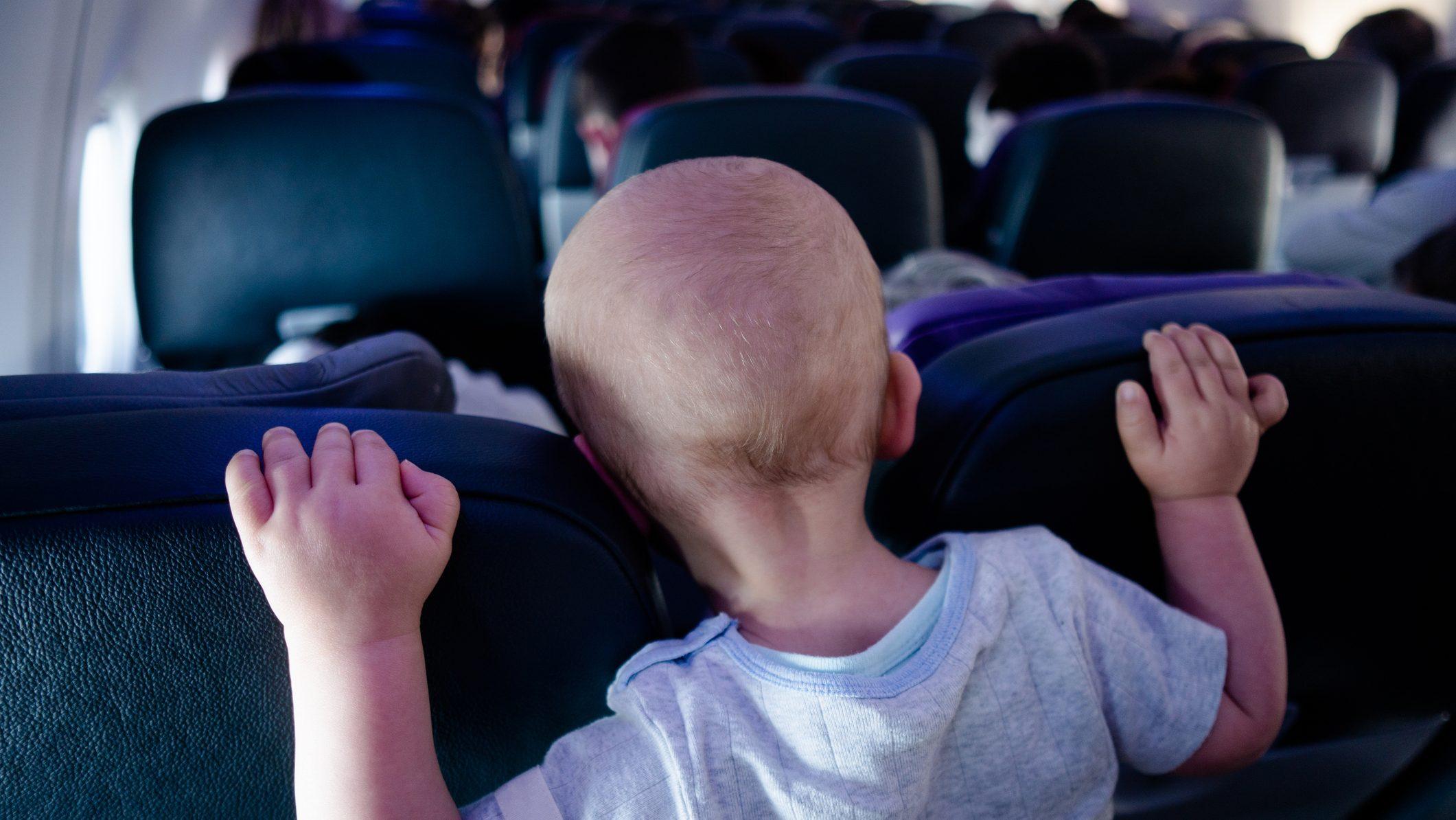 👶飞机上哭闹婴儿，乘客怒吼！宝妈反击：你无理取闹！