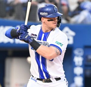 💥被扫地出门？他还能拿三冠王！ 封面