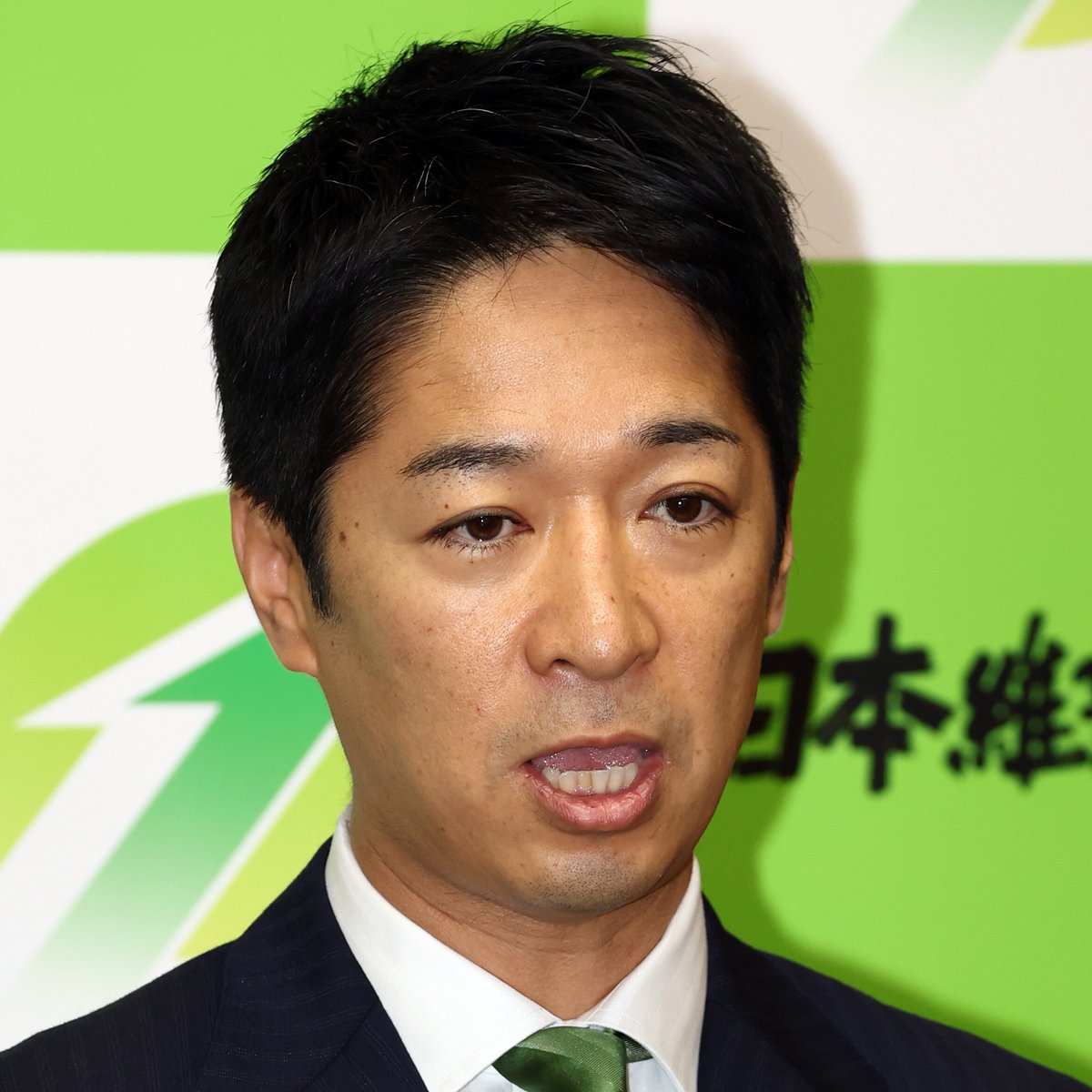 💥维新大佬崩人设！狂怒晒名刺，股价闪崩！