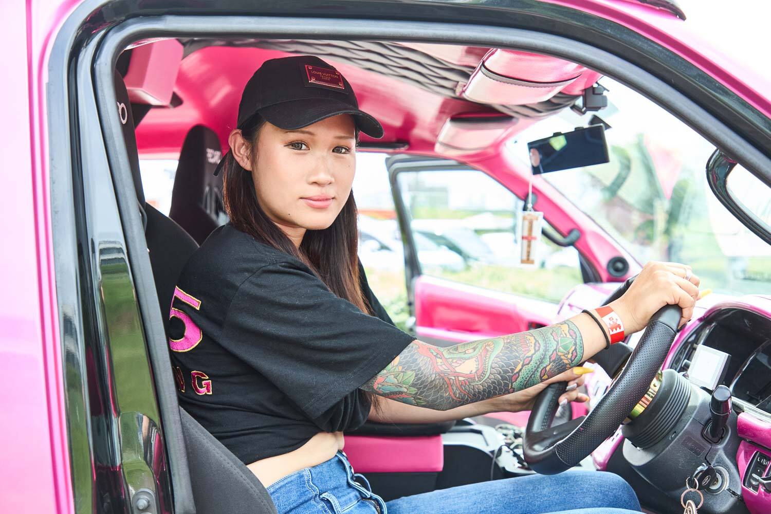 👶🏻辍学育娃，1000万改装的“野兽”房车，24岁辣妈的逆袭！