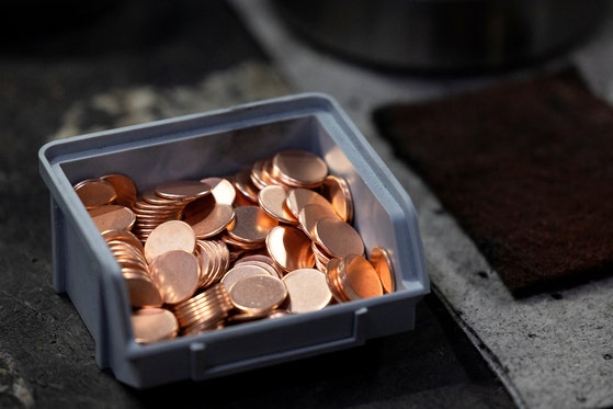 💥一美分硬币终结！特朗普一纸令，232年历史成追忆！