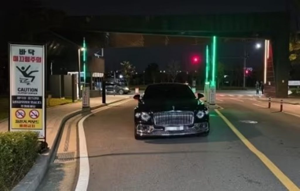 💥醉汉豪车堵门！韩国千户大楼被“封”了，怒炸！