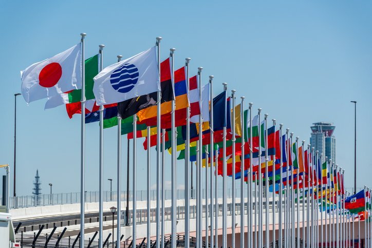 🚩升旗，竟成犯罪？爱国者怒了！