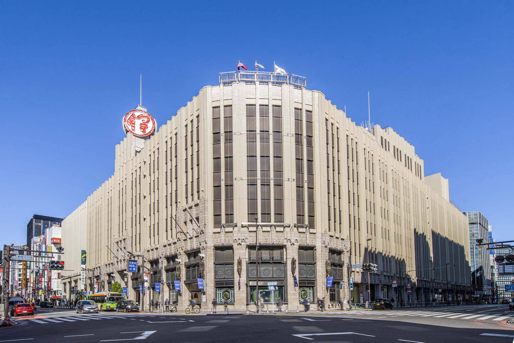 💥三越伊势丹股价：先扬后抑，投资需谨慎！