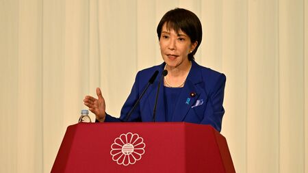 💥加班越久，娃儿越少？绝望的日本！