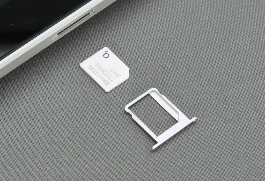 📱老人们都爱线下！手机办卡，还是得有人聊！