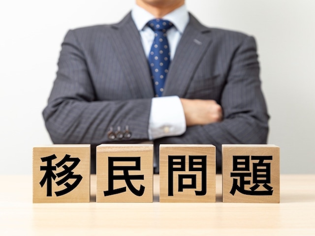 🚨日本也慌了！美国竟动用军队应对移民危机！