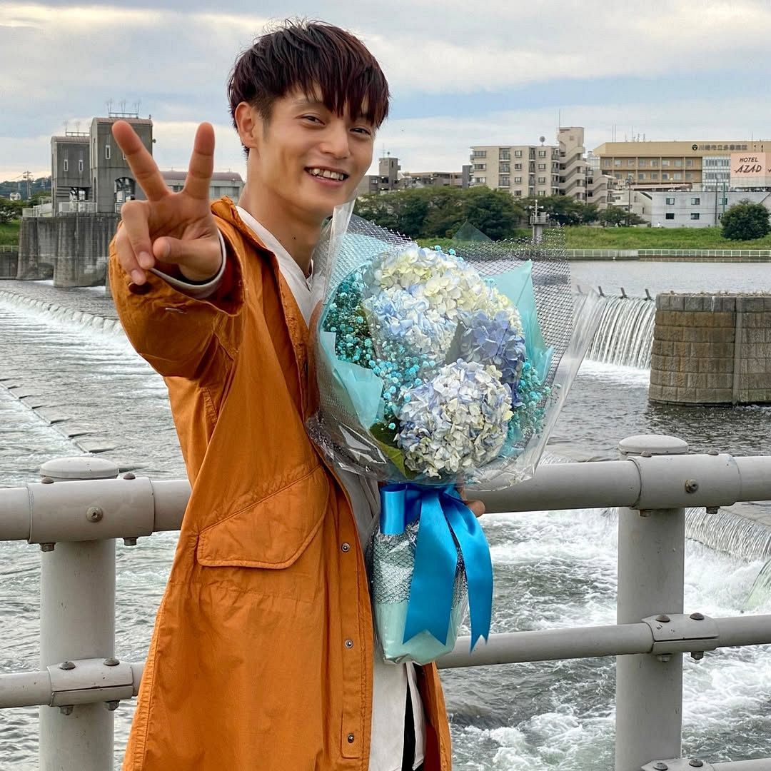 😱 婚后六年，他瘦成这样？夫妻同框，网友：太惊了！