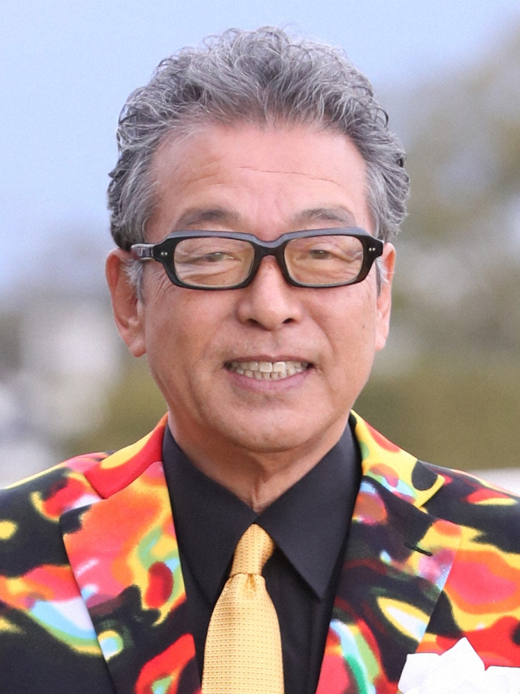 🎤爆火歌手：想向中学时的自己跪地道歉！