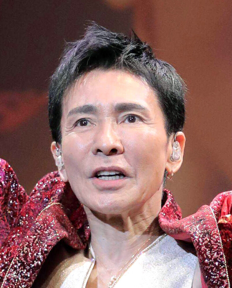 💥70岁偶像神颜逆龄！网友：这保养秘诀…太绝了！