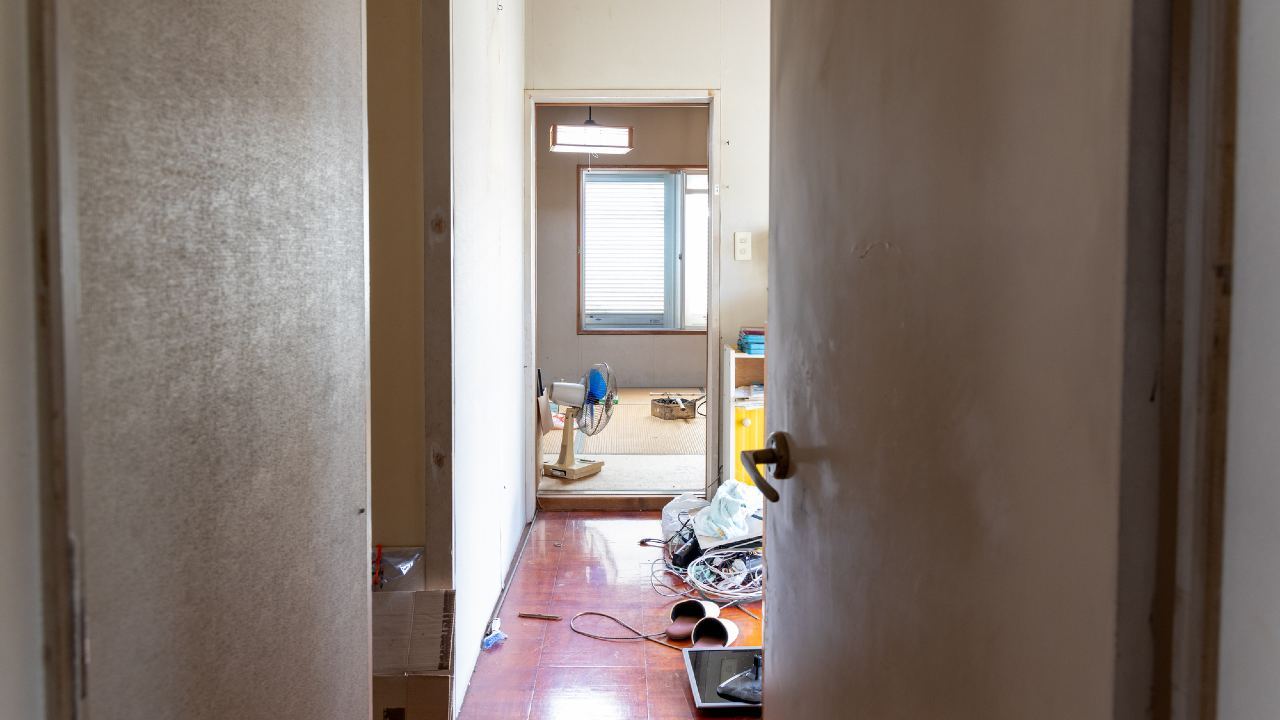 🚨深夜惊魂！84岁母“微弱求救”，儿子回家发现…断水断电！