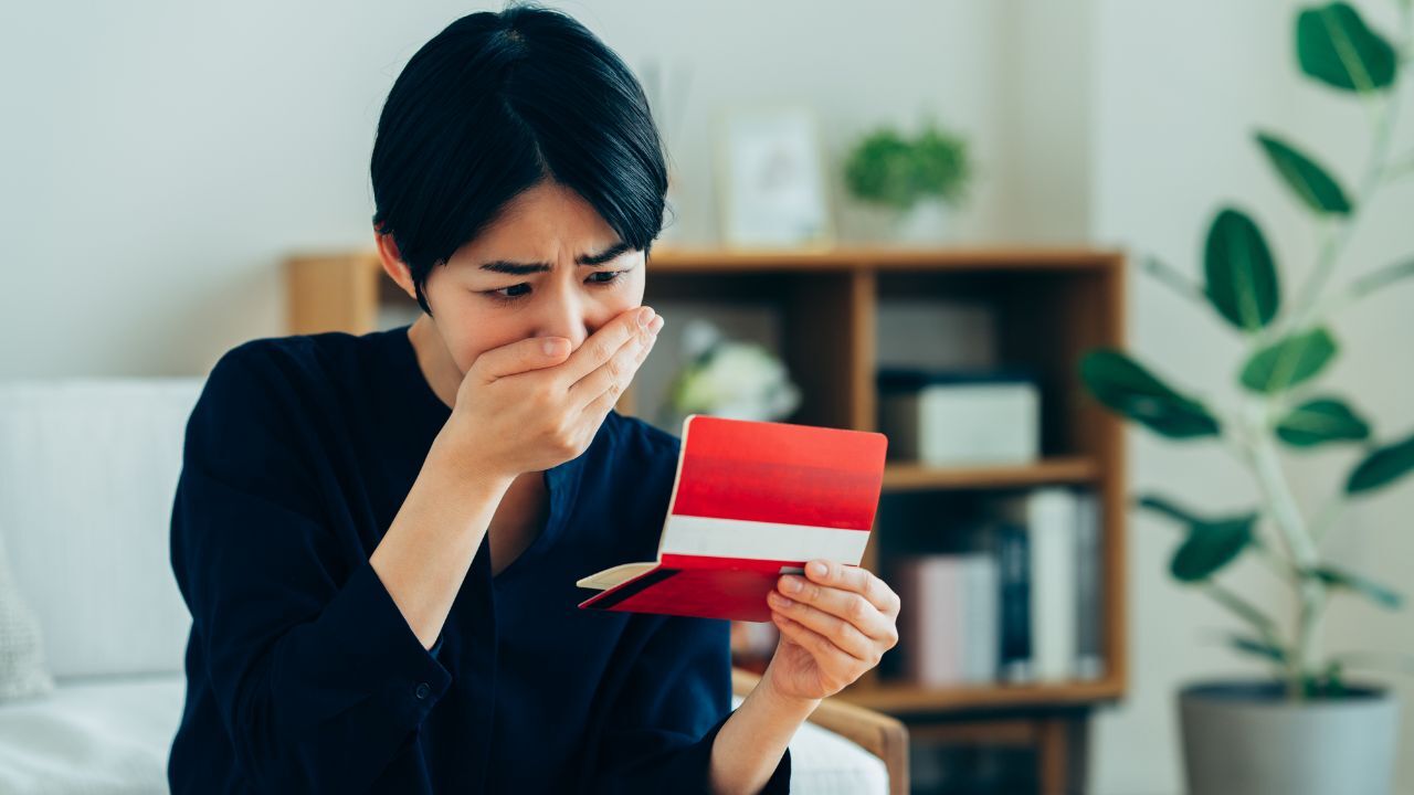 💰年薪百万，豪宅住！她却被他的银行卡吓沉默…