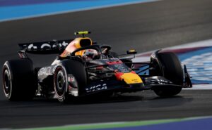 🔥逆袭！绝境少年角田裕毅，力压世界冠军！ 封面