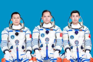 🚀 中国神速！3宇航员冲向太空“天宫”！ 封面