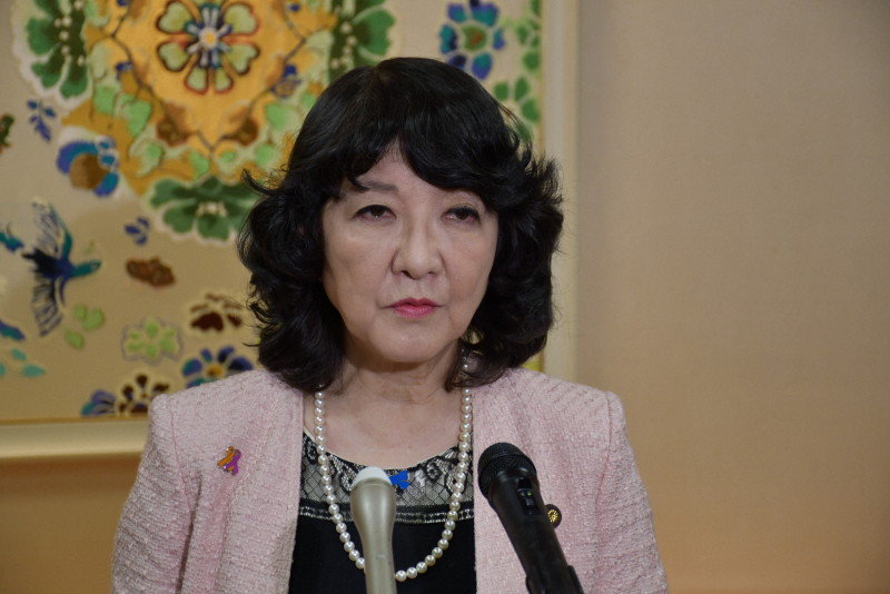 🚨日元跌疯了！央行紧急会谈，稳住它！