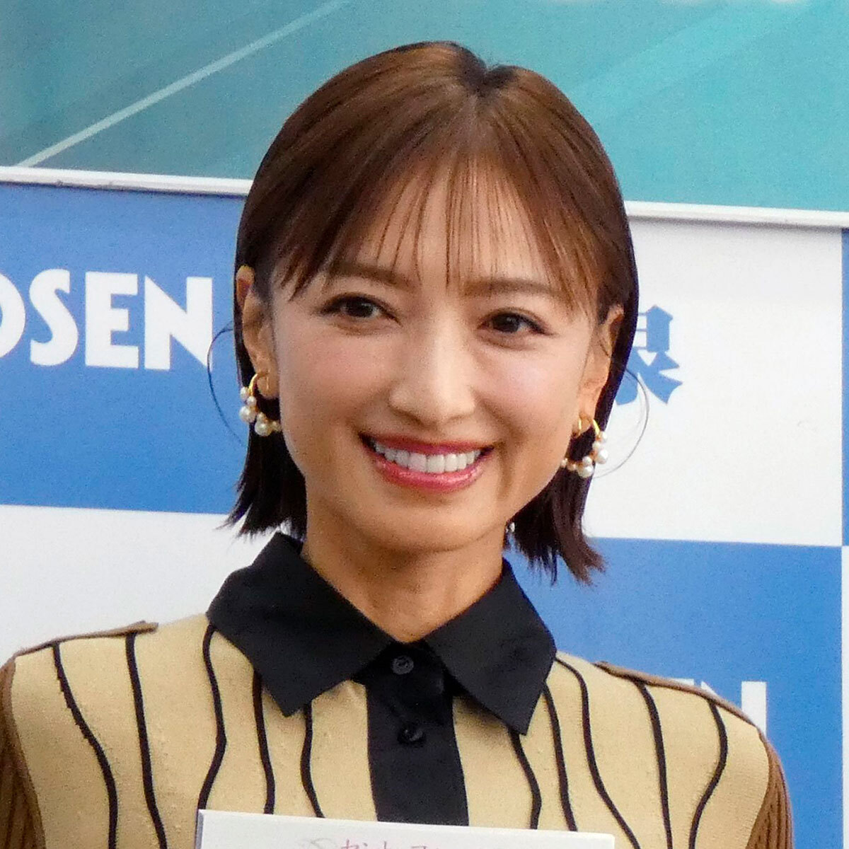 💥53岁逆龄女神！迷你裙照爆火，霸道总裁的秘密身份！