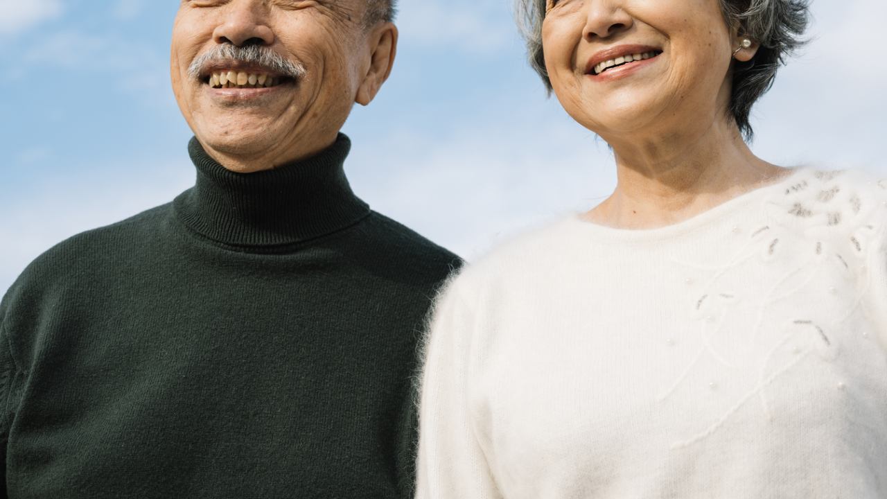 💰一周一顿外卖也戒了！月21万退休金，被这件事毁了…