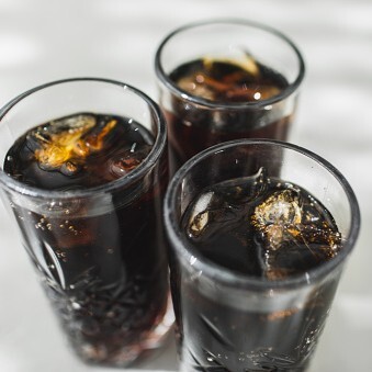 💥可口可乐AI广告翻车！粉丝怒了：没灵魂，要百事！