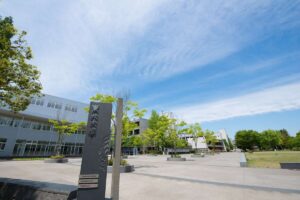 💥留学生学费暴涨7倍！🇯🇵 国内外学生待遇差距咋回事？ 封面