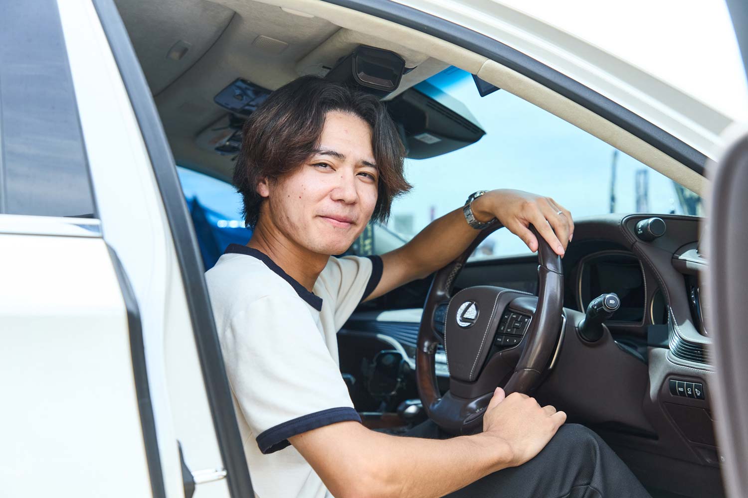 💰23岁白领半年入百万豪车、婚房！钱从哪儿来？