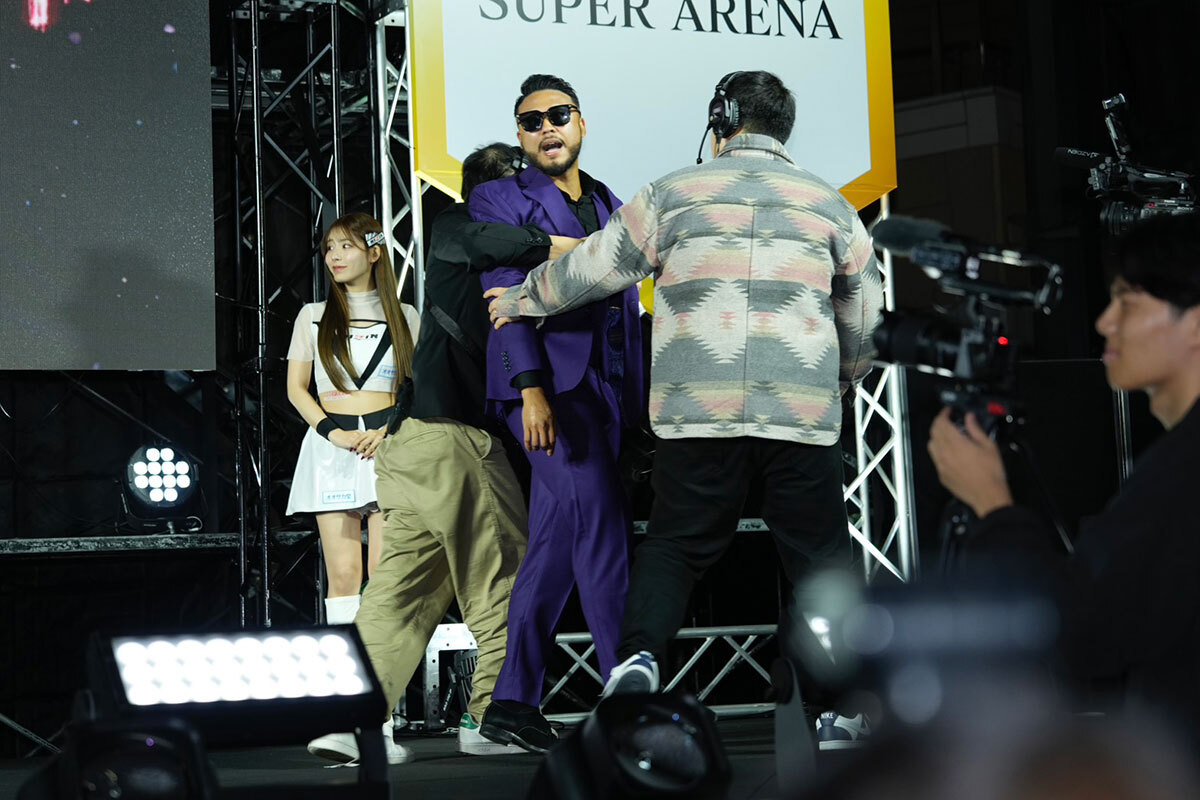 💥狂野格斗：突袭记者会！“芦泽，冲啊！”🔥