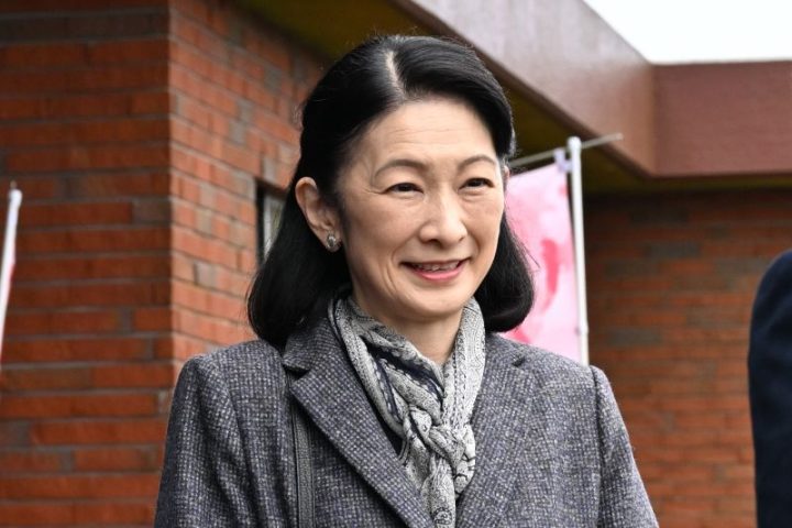 💖王妃的少女心！红心西装，60岁也美翻了！