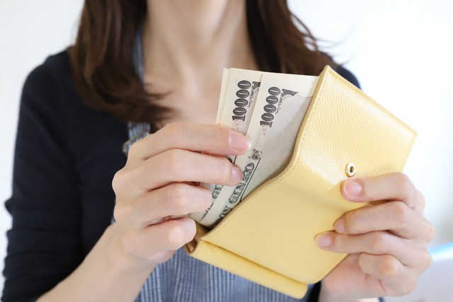 💔打工女月入仅一千，扶贫比打工轻松？