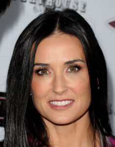 ✨别了长发！更年期女人，为啥都剪短？🔥 封面