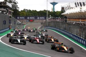 💥维斯塔潘逆天！从维修站到领奖台！🏎️ 封面