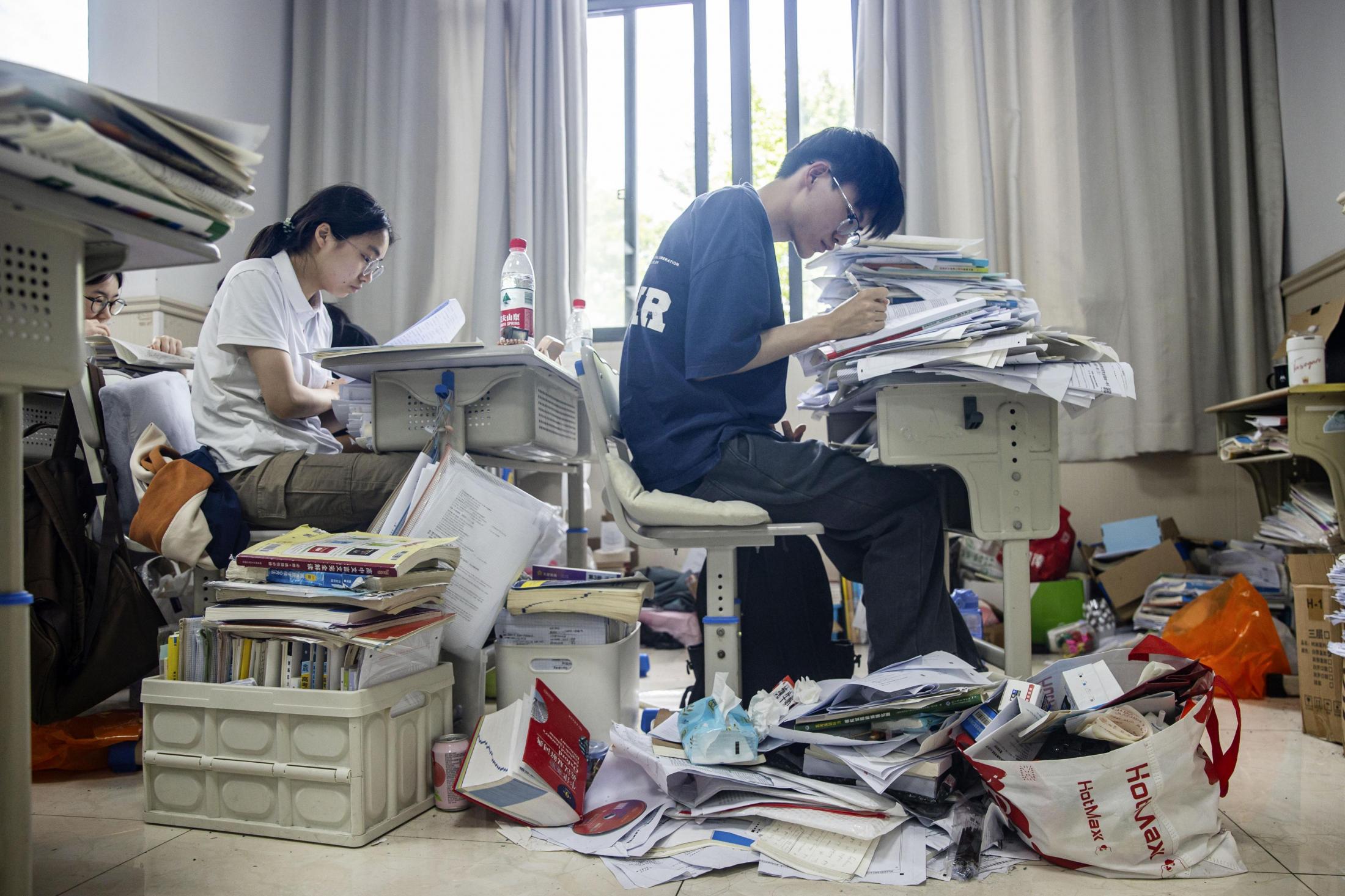 😭 中国：2800万年轻人，被“教育强国”逼到抑郁！