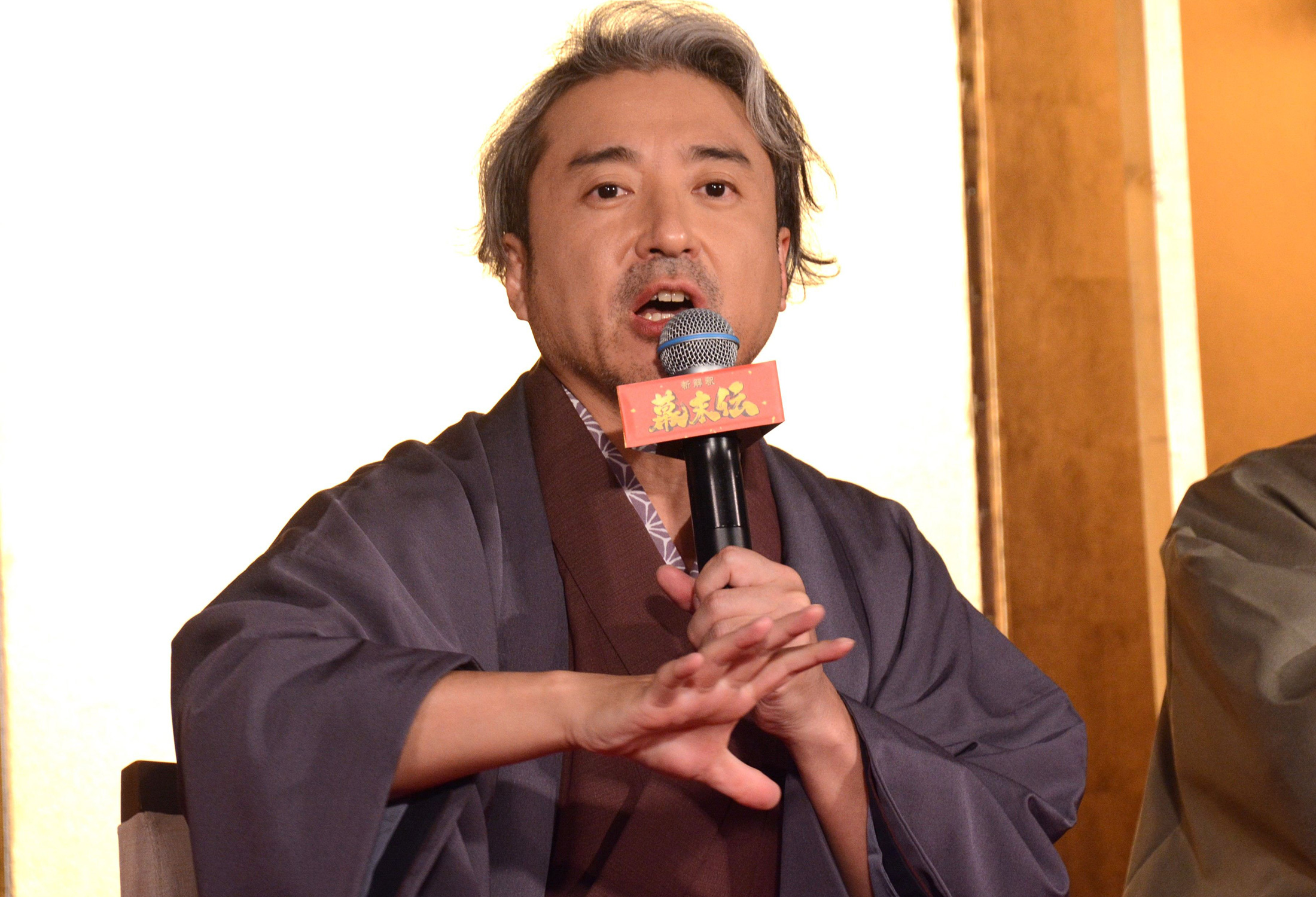 💥真·社畜！村上隆太被记者挤掉，委屈到爆！