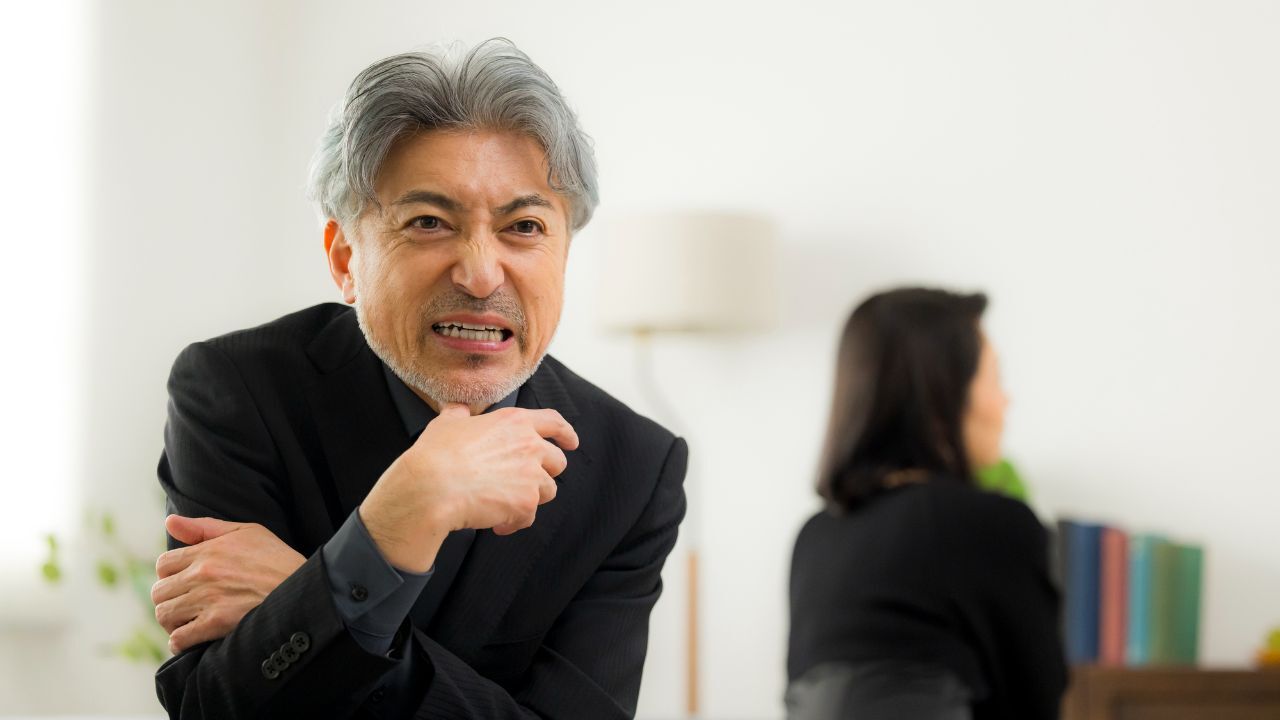 💥离职金一分不给！年薪百万老公的“小气”反击！