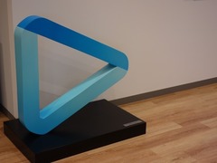 💥VTuber“跑路潮”：偶像销量断崖，收入增长却不增利！