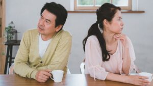 ⛳️老头儿的钱！月入两万，挥金如土，老来破产！ 封面