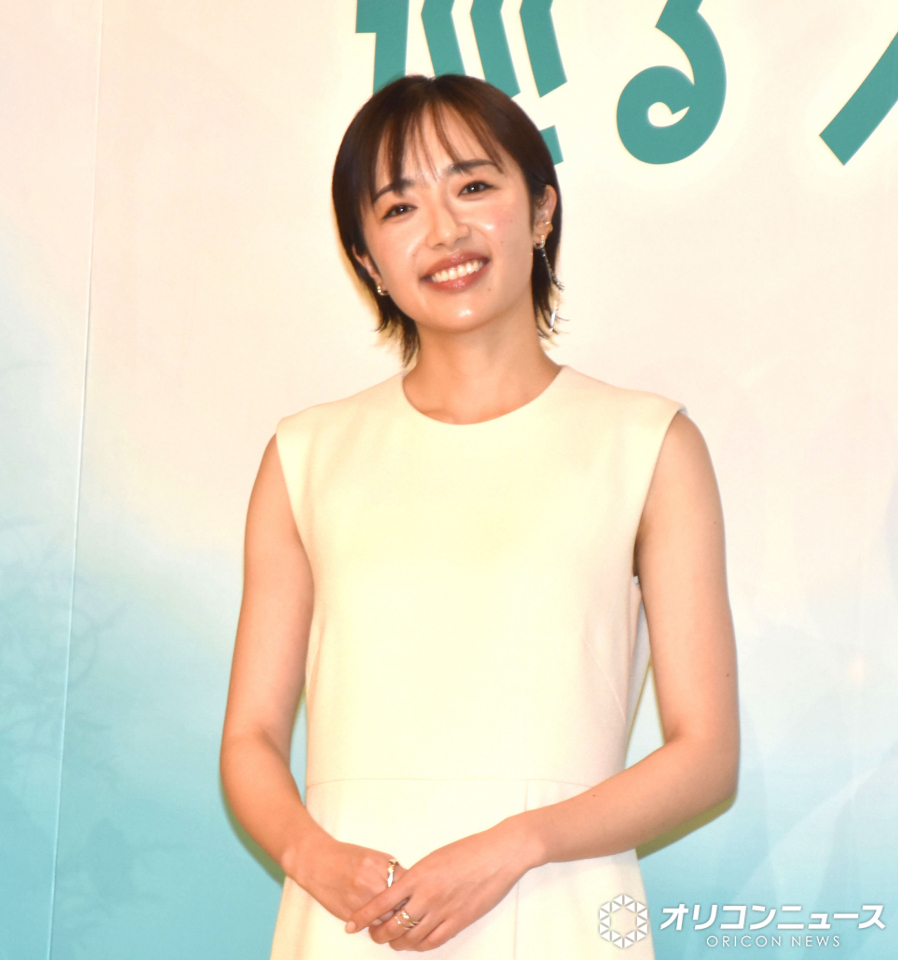 ✨“全裸导演”变身少女！27年晨间剧女主，太反差了！