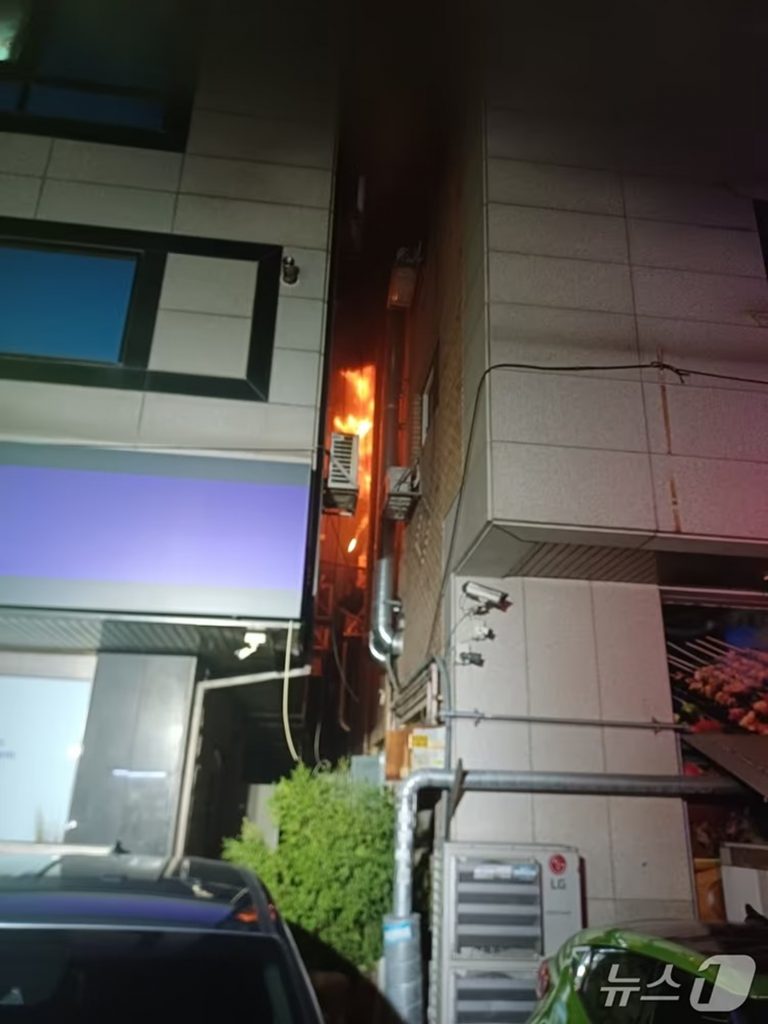 🔥蟑螂杀手变灭顶之灾！模仿韩国“妙招”引火，邻居坠亡！