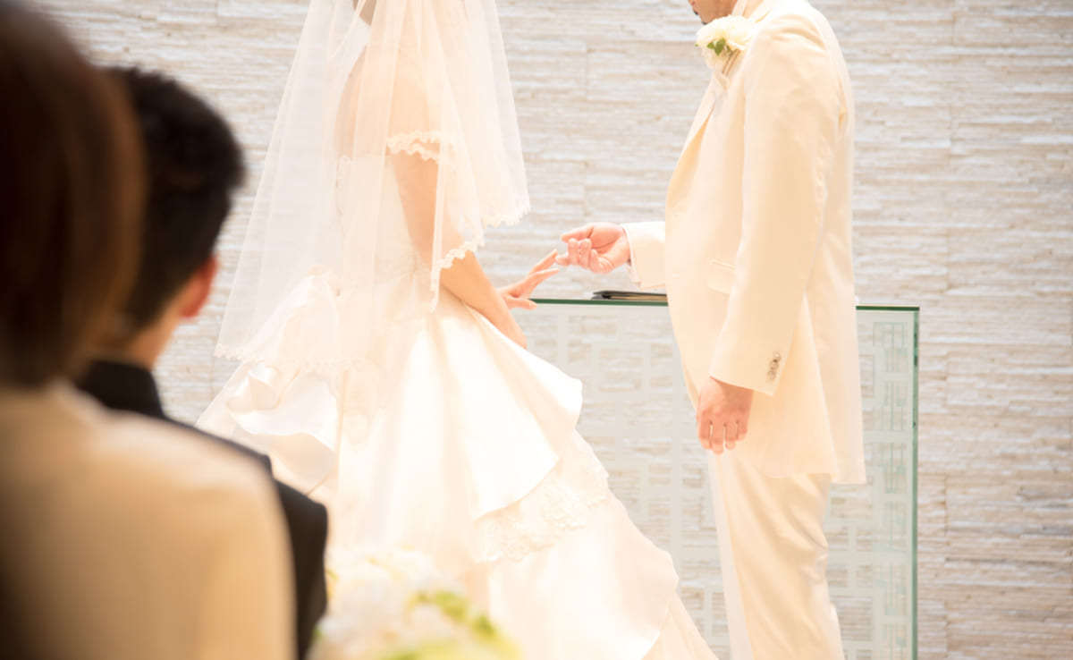 💔 男友说婚礼是烧钱？300万能给娃上大学，但有红包能办婚宴吗？