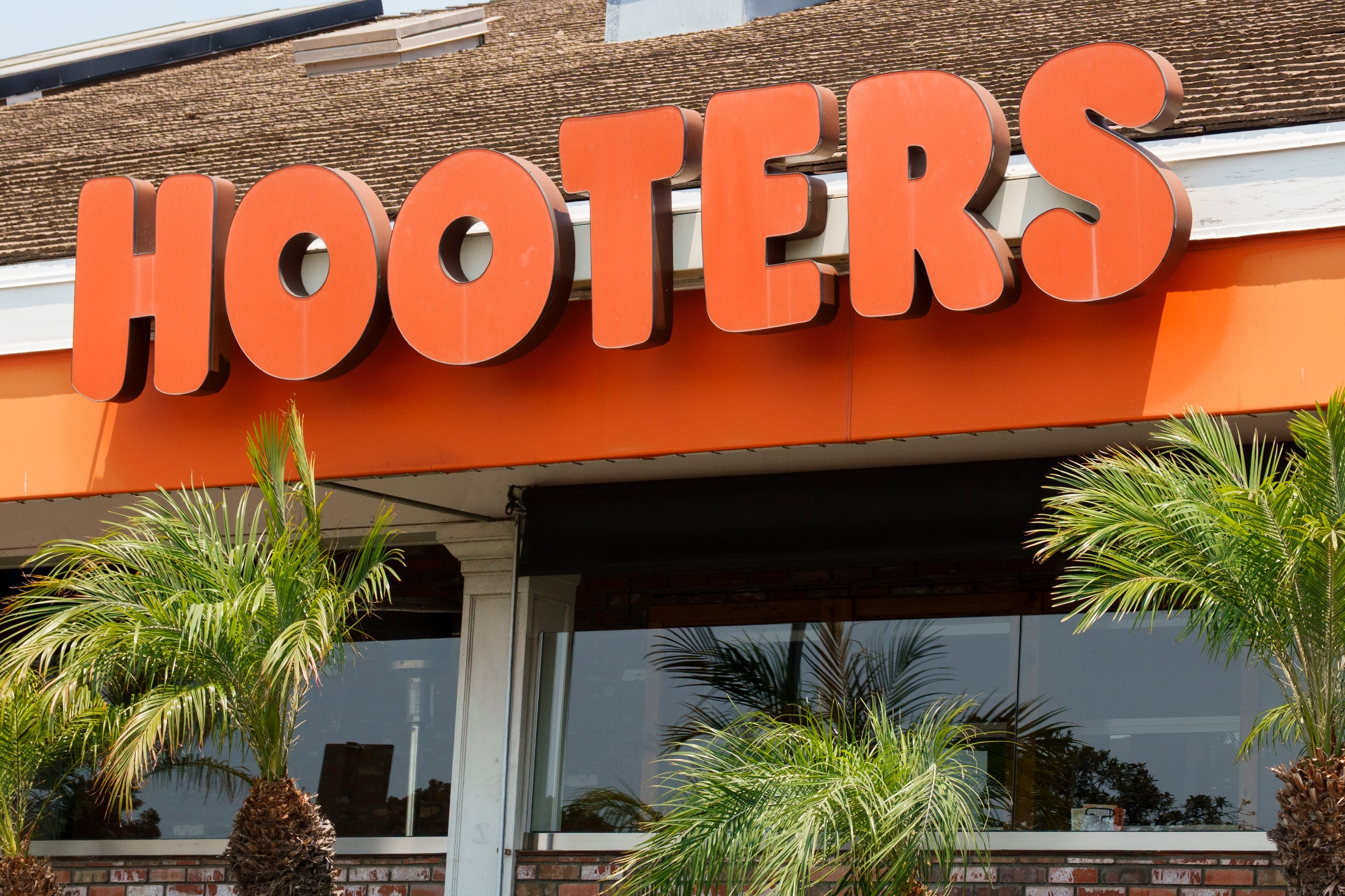 🔥6万日元4小时，却还怨声载道？美国餐厅“制服”背后的辛酸！