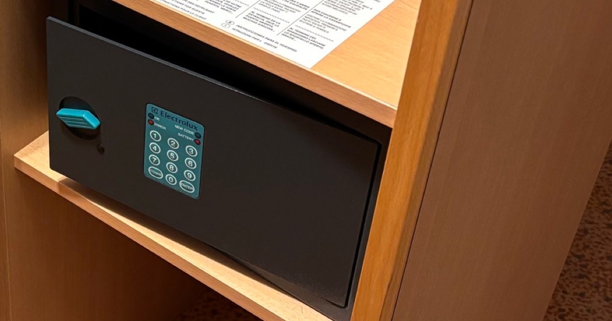 😱酒店惊现双保险箱？最后一天才发现的真相…！