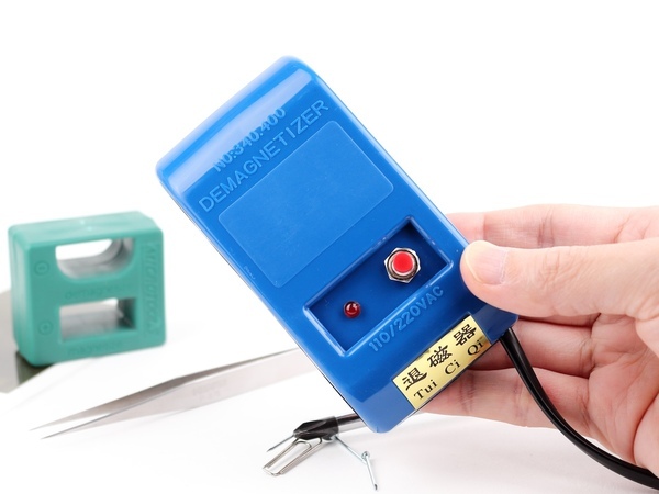 🧲螺丝君，放过我！超便宜消磁器，拯救你的螺丝刀！