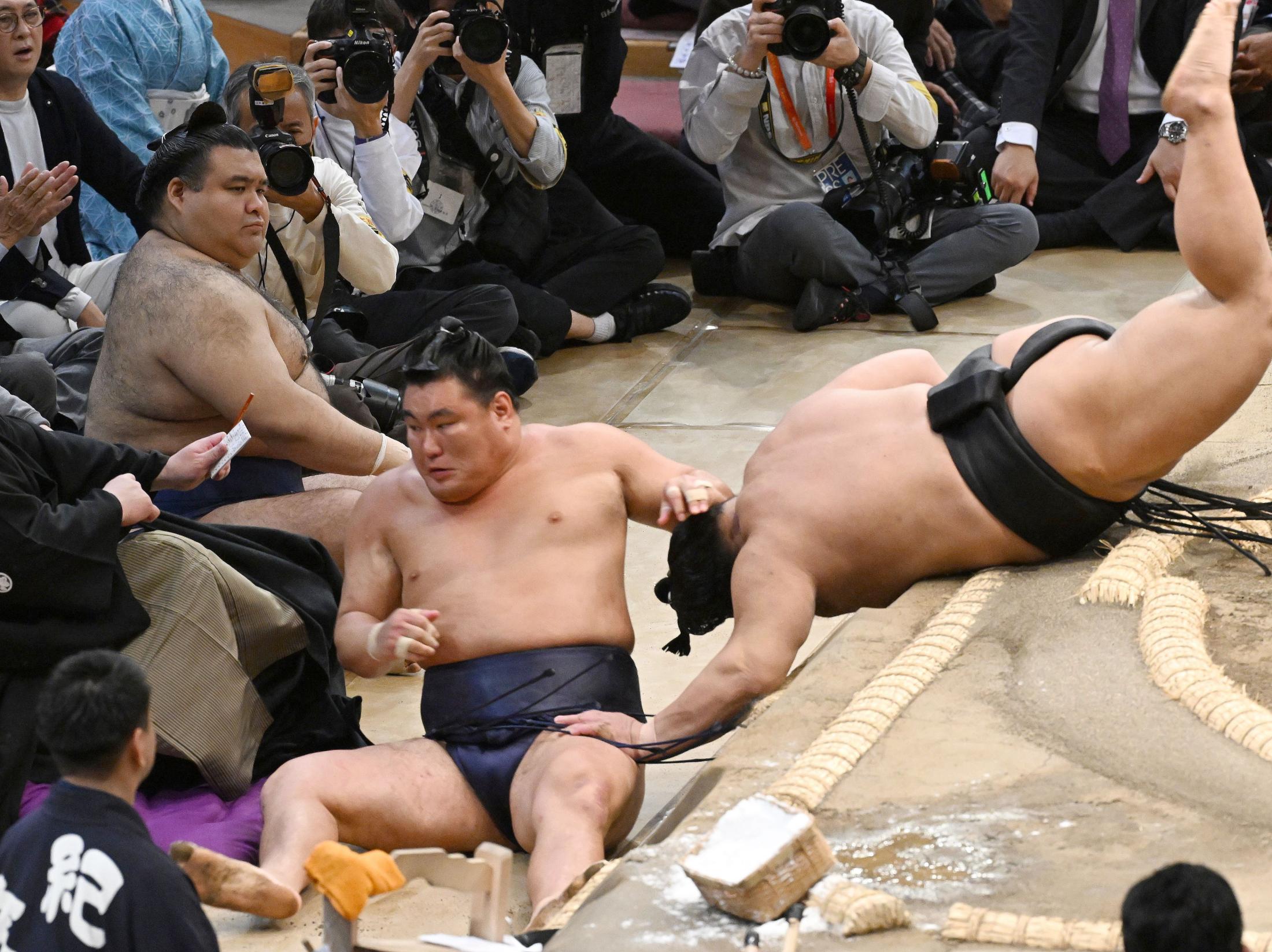 💥横纲爆冷！新星逆袭，力士圈掀翻天！