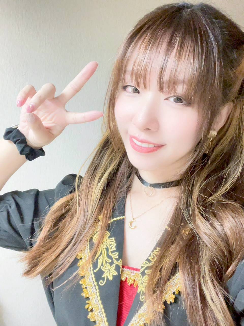 👶44岁当奶奶，现在却要当偶像？！