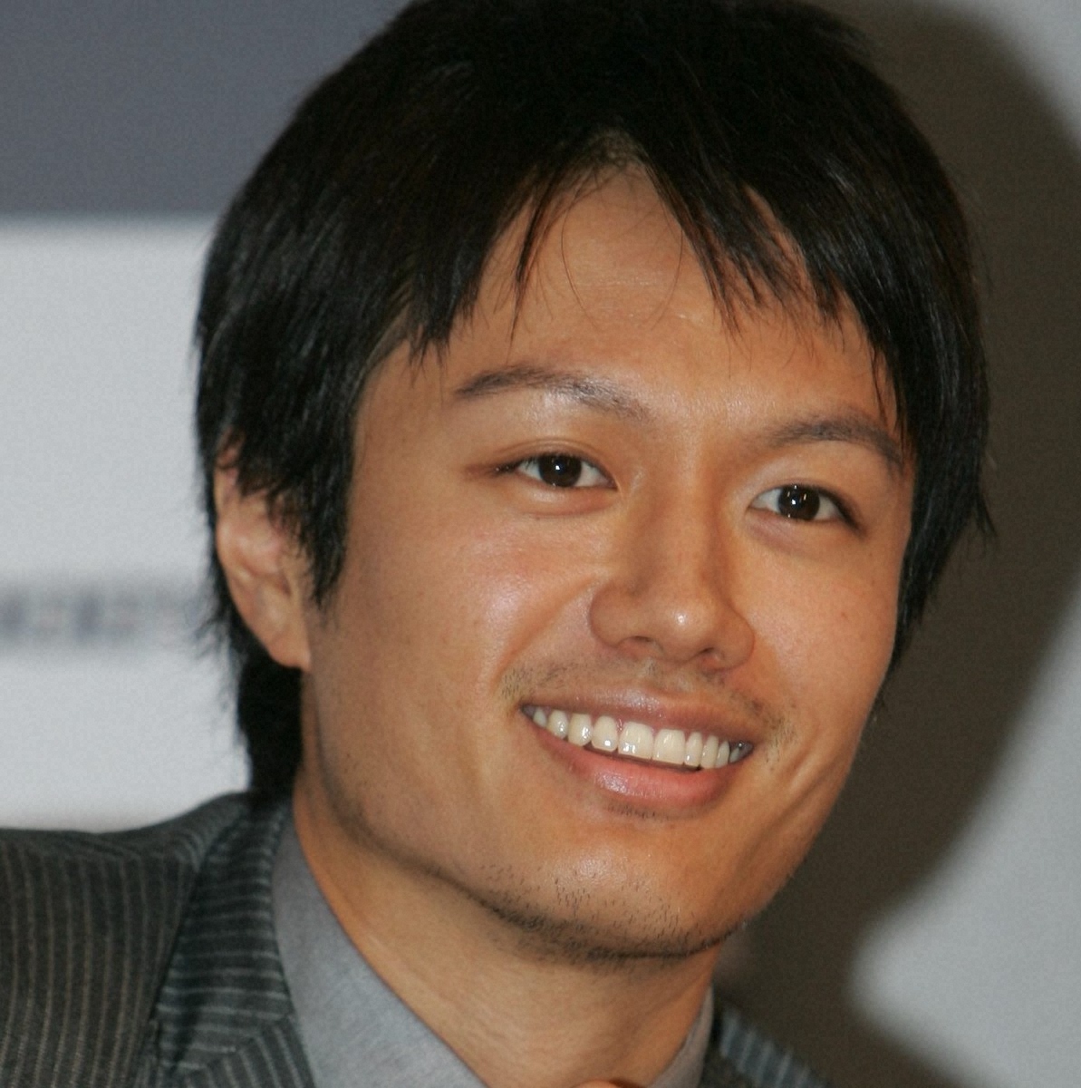 💥昔的小鲜肉变大叔！2000万被卷走，他还能笑着面对？